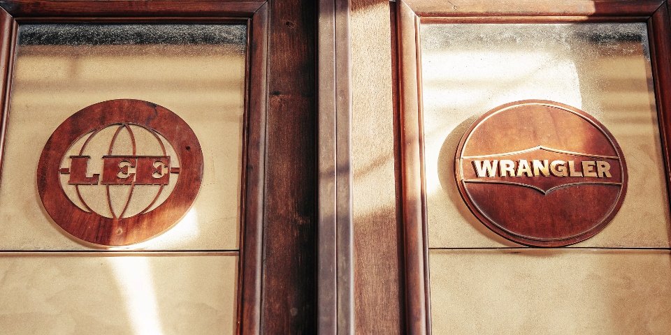A side-by-side display of a Lee logo and a Wrangler logo.