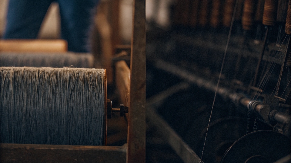 A diptych showing a macro shot of long-staple cotton fibers on one side and short-staple cotton fibers on the other.