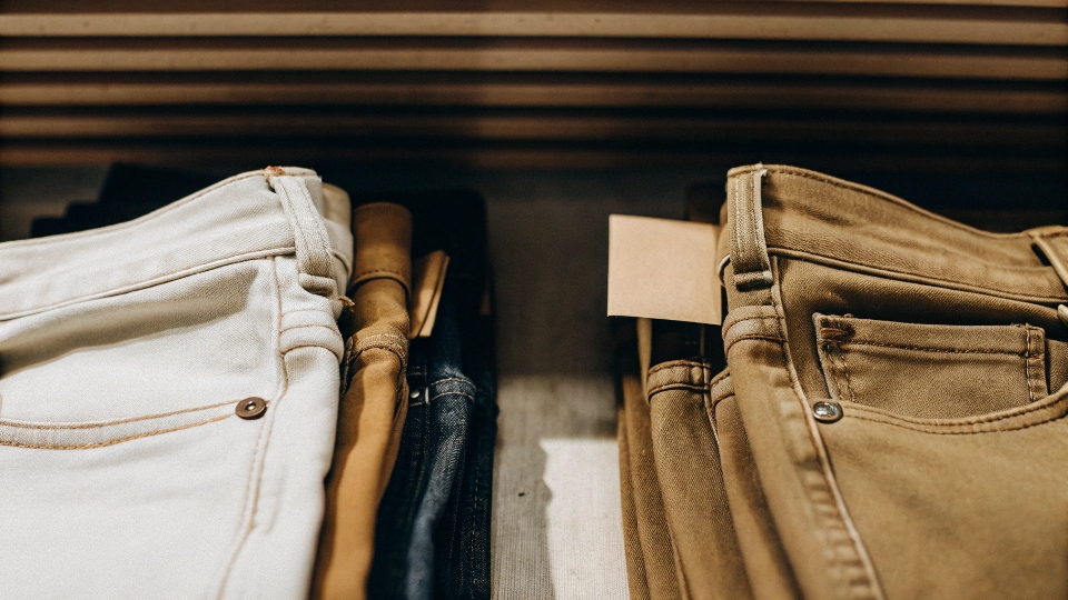 A pair of men's jeans with a clear size tag showing "W: 32 L: 30".