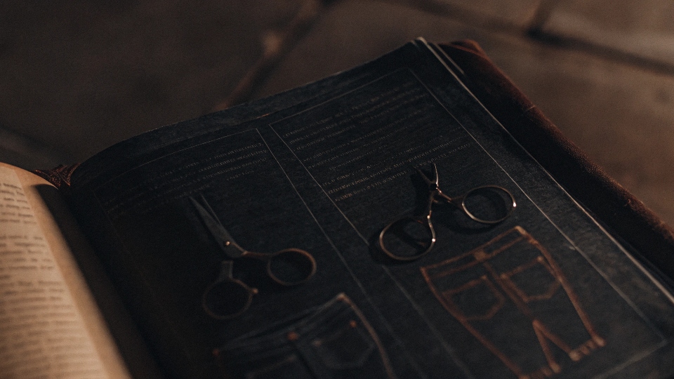 A grammar book open to a page explaining "plurale tantum," with words like jeans, scissors, and glasses highlighted.