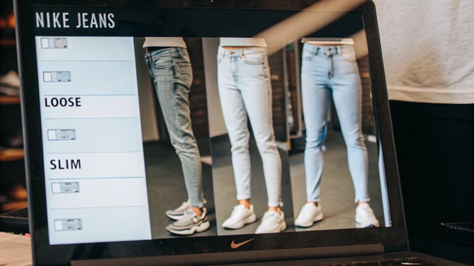 A sizing chart for Nike jeans displayed on a computer screen