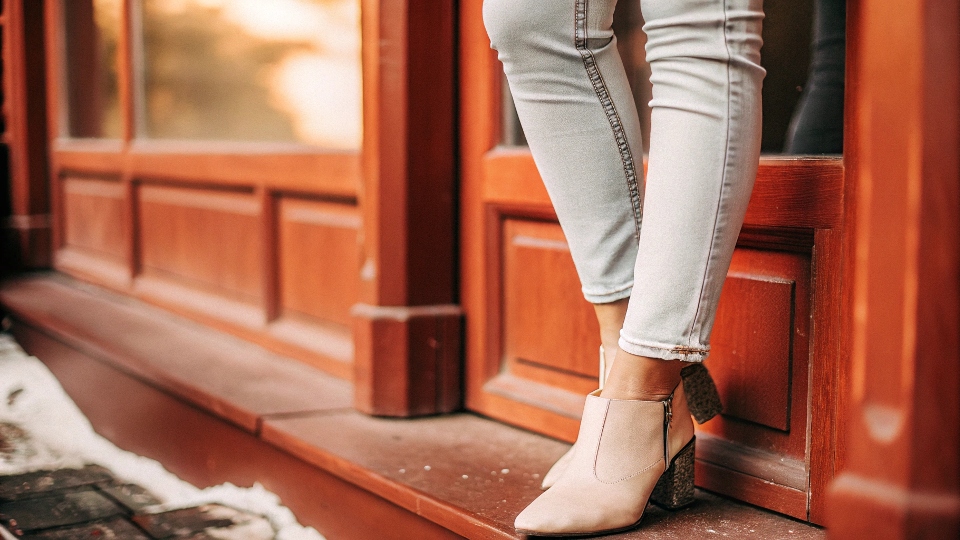 The Perfect Hem Position for Ankle Jeans A close-up of the perfect ankle jean length, showing a small gap between the hem and the shoe