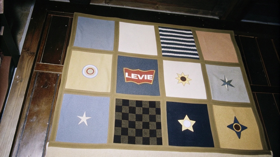 A grid of logos from popular 80s jeans brands: Vanderbilt, Levi's, Lee, and Calvin Klein