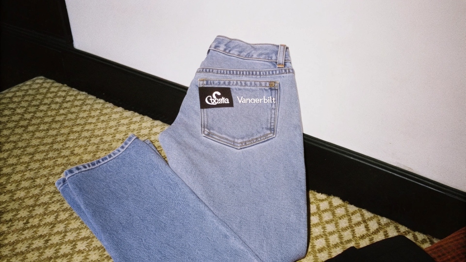 A classic pair of women's Gloria [Vanderbilt jeans](https://www.thebudgetfashionista.com/archive/gloria-vanderbilt/)[^3] with the signature swan logo on the pocket