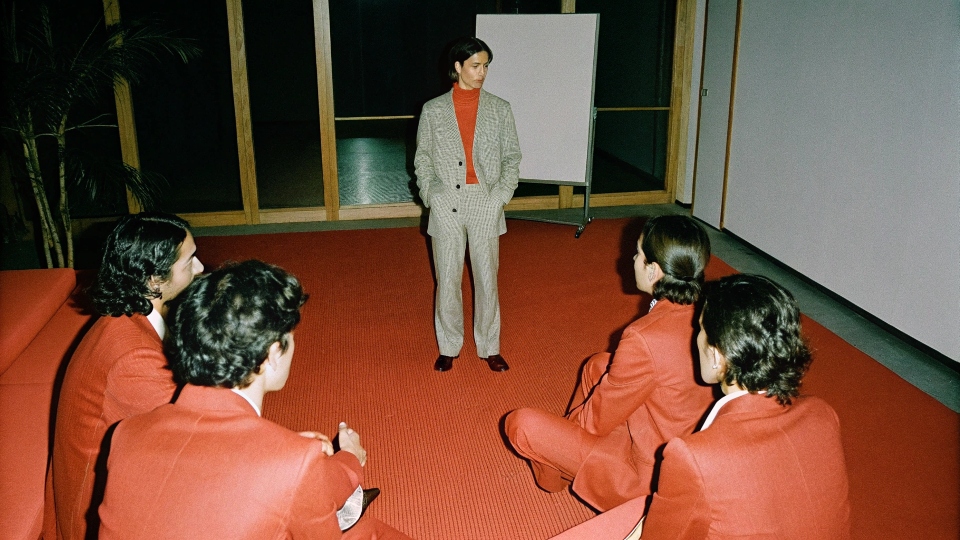 The Steve Jobs Syndrome in Leadership A stark, minimalist image of a single person leading a team in a modern office