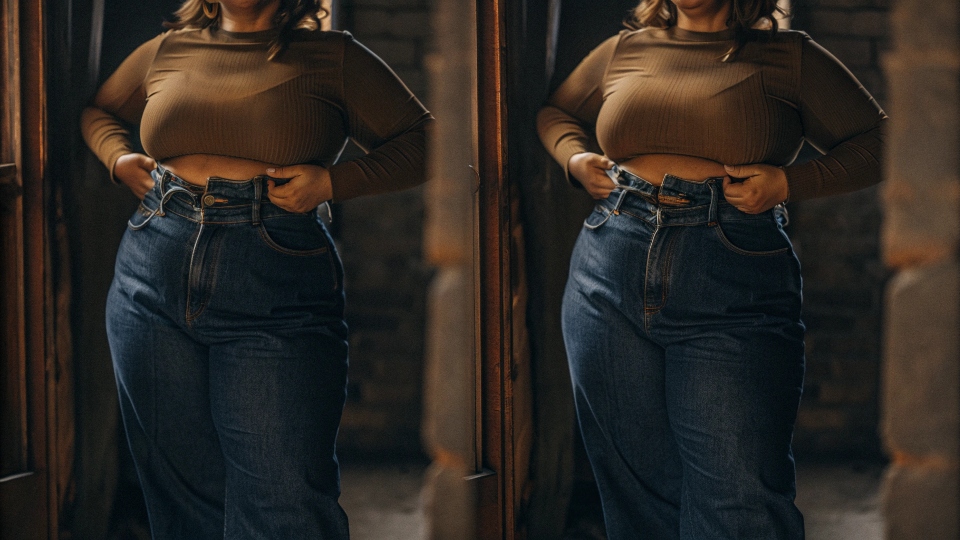 Flattering Baggy Jeans for Curvy Figures A stylish, plus-size woman looking confident in well-fitting baggy jeans and a tucked-in top