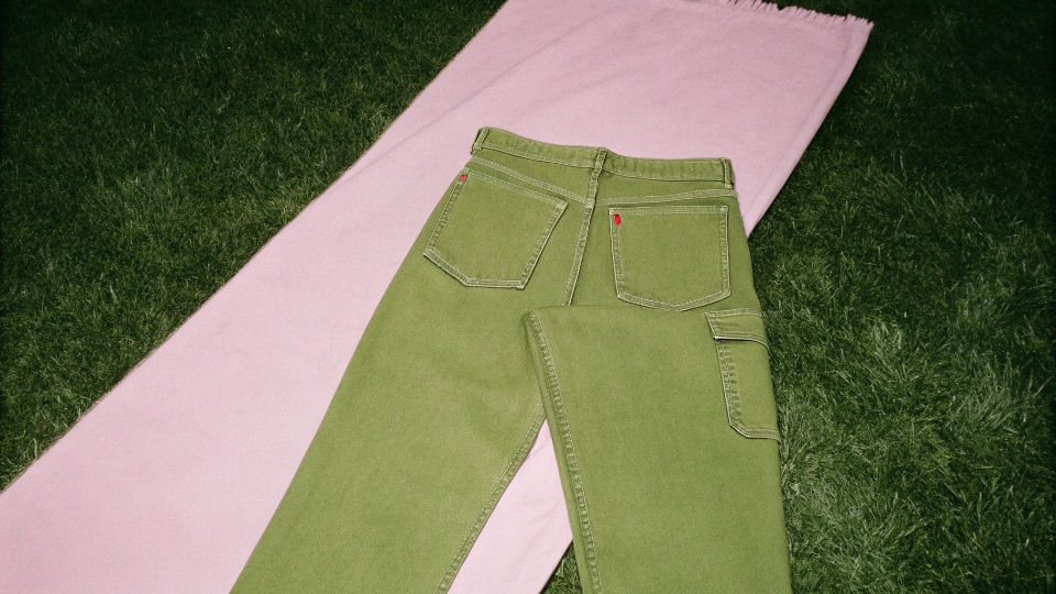 A pair of [Levi's](https://diznewjeans.com/how-good-are-hm-jeans/)[^2] cargo jeans showing the iconic red tab on the back pocket and a detailed side cargo pocket
