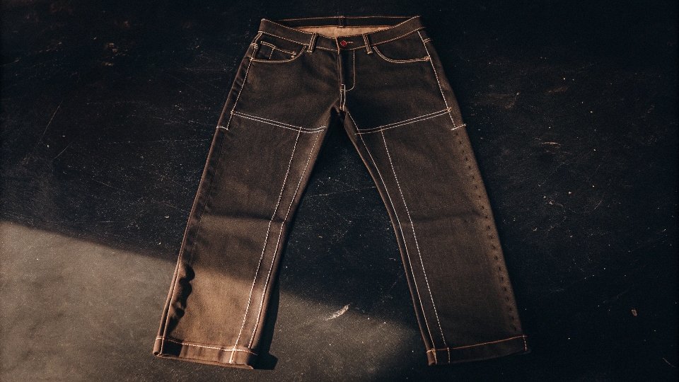 A pair of [straight-leg jeans](https://diznewjeans.com/what-can-and-cant-be-altered-when-tailoring-a-pair-of-jeans/)[^4] with dotted lines showing where to cut and sew to create a skinny fit