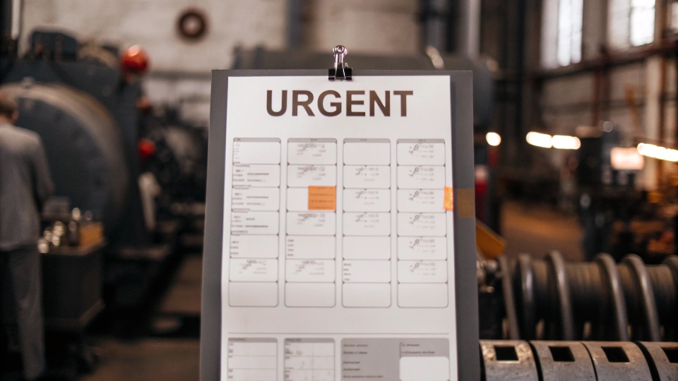 Guaranteed Turnaround Time for Replacement Jean Orders A factory production schedule showing a replacement order marked as "URGENT" and placed at the top of the queue.