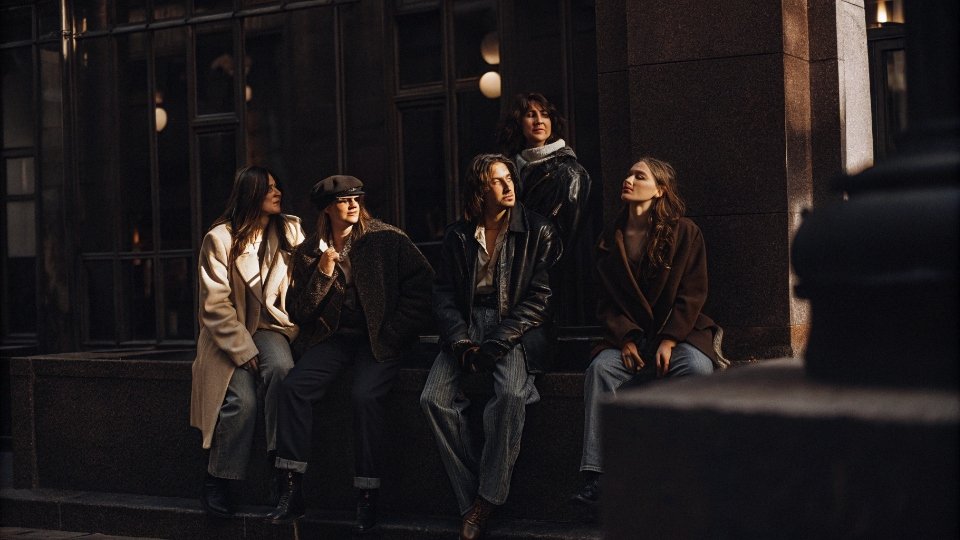 Gen Z and the Baggy Jeans Trend A group of young, stylish people wearing different styles of baggy jeans in a city setting.