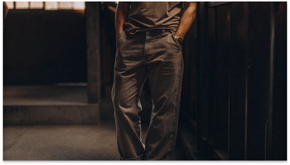 Styling Baggy Jeans with a T-shirt A stylish man wearing well-fitting baggy jeans with a perfectly proportioned t-shirt.